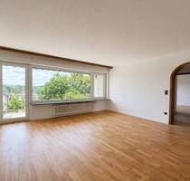 Großzügige 4,5-Zimmer-Wohnung mit Balkon, neuer EBK & Einzelgarage - Ludwigsburg Neckarweihingen