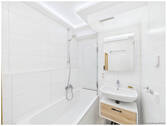 Badezimmer mit Badewanne - 