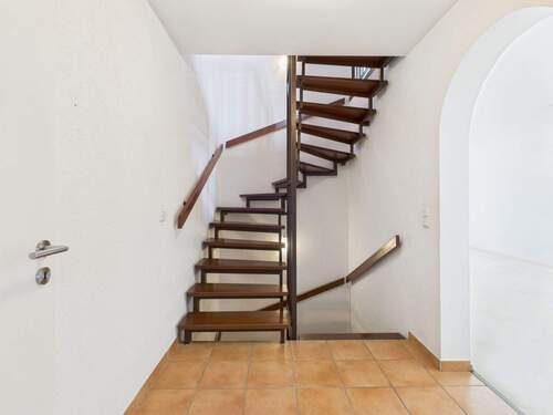 Eingangsbereich / Treppenhaus - 