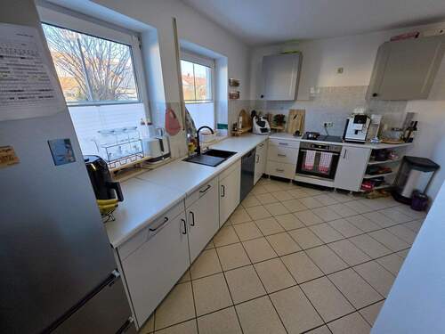 Große Küche - 4 Zimmer Doppelhaushälfte in Atting