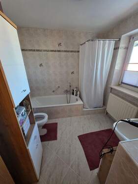 Helles Badezimmer im OG - 