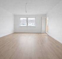 Erstbezug nach Sanierung ca. 87qm 3 Zimmer + Küche + Bad mit Badewanne + Balkon + Keller - Frankfurt Unterliederbach