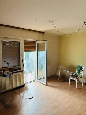 Wohnbereich mit Zugang Balkon - 