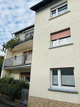 Vorne seitlich - 8 Zimmer Mehrfamilienhaus, Wohnhaus zum Kaufen in Idar-Oberstein