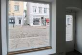 Schaufenster zur Straße - 7 Zimmer Mehrfamilienhaus, Wohnhaus zum Kaufen in Flensburg