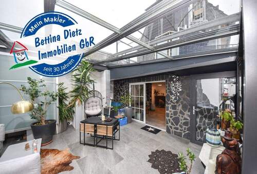 Wintergarten - DIETZ: Gepflegtes Wohnhaus + Einliegerwohnung im Ortskern von Großostheim mit Wintergarten + Garage!