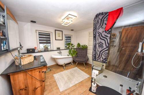 Tageslichtbadezimmer 1 von 2 - 