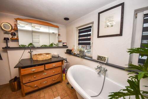 Tageslichtbadezimmer OG - 