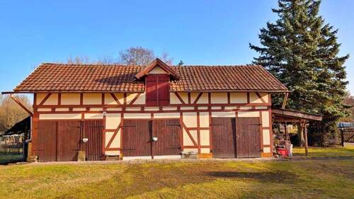 Nebengebäude mit 2 Garagen - 6 Zimmer Einfamilienhaus zum Kaufen in Römhild OT Roth