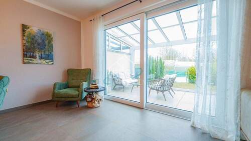 Wohnzimmer - Reihenmittelhaus mit 136,30 m&sup2; in Mering zum Kaufen