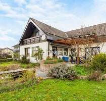 Großzügiges EFH auf 3.514 m² Grundstück mit Terrasse, Doppelgarage & viel Platz zum Entfalten - Lalling