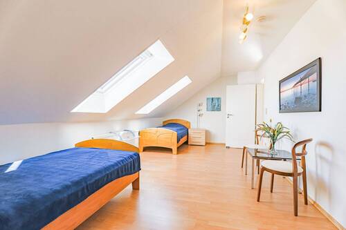 Zimmer 2 - 