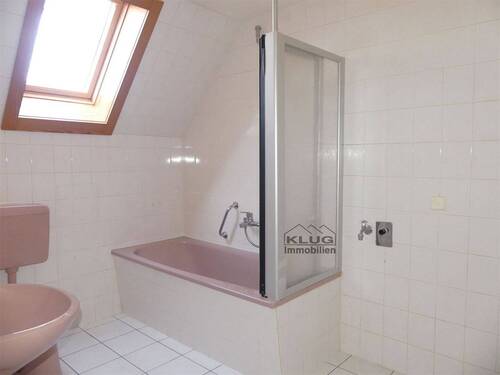 BIld Wannenbad WC im OG - 