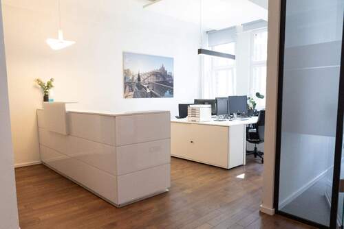 Empfang - Einzelne Arbeitsplätze in der Hamburger Innenstadt - All-in-Miete