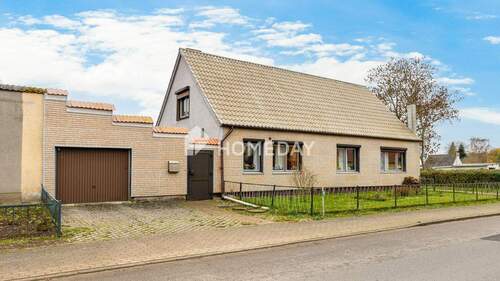 Außenansicht 1 - Viel Raum für Ideen - Haus mit zwei Bädern und großem Wintergarten