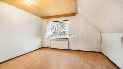 1. OG Schlafzimmer 1 - 