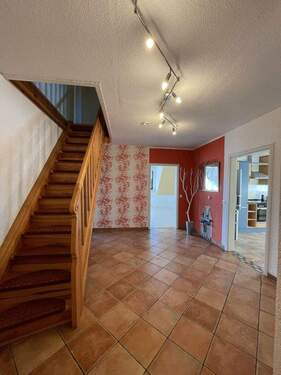 Flur mit Treppe in Spitzboden - 