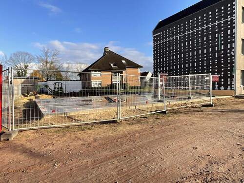 Der Aufbau des Endhauses beginnt - 