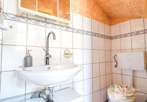 Gäste-WC, zugehörig Wohnung im DG - 