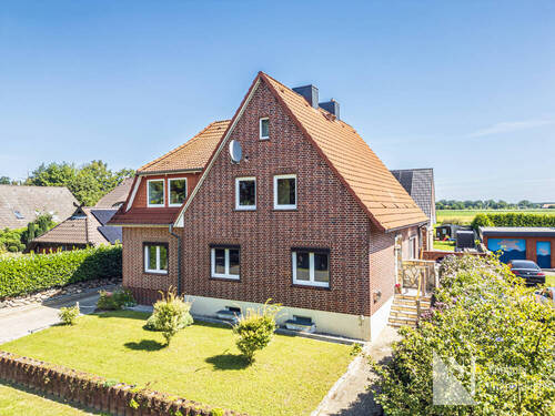 Straßenansicht - -RESERVIERT- Großzügiges Zweifamilienhaus mit vielfältigen Nutzungsmöglichkeiten in Wittorf