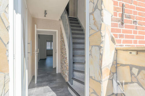 Eingangsbereich EG-Wohneinheit - Mehrfamilienhaus, Wohnhaus mit 188,00 m&sup2; in Wittorf zum Kaufen