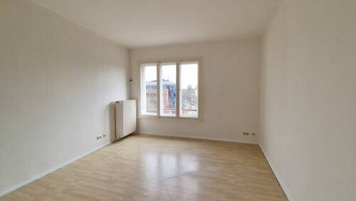 Helles Wohnzimmer - 2 Zimmer Etagenwohnung zum Kaufen in Berlin