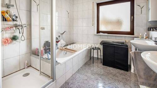 1. OG Badezimmer 1 - 