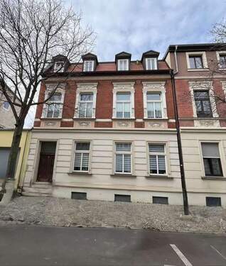 Hausansicht - schöne 3-Raum Wohnung in Zentrum von Bernburg mit Balkon