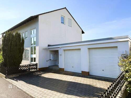 Straßenansicht - 9 Zimmer Mehrfamilienhaus, Wohnhaus zum Kaufen in Memmelsdorf