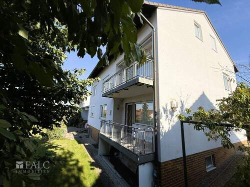 Seitenansicht - 9 Zimmer Mehrfamilienhaus, Wohnhaus in Memmelsdorf