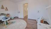 Kinderzimmer mit Blick in den Flur - 