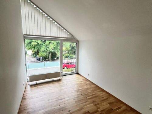 Beispiel1.OG_Zimmer_mit_Balkon_rechts - 