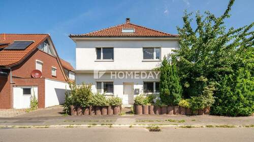 Außenansicht 1 - Bezugsfrei ab 01.07.26 - Zweifamilienhaus mit Gartenanteil & Terrasse
