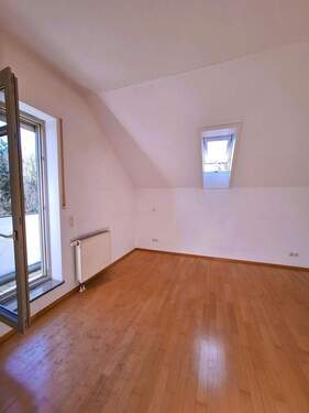 Schlafzimmer 1 mit Balkon - 