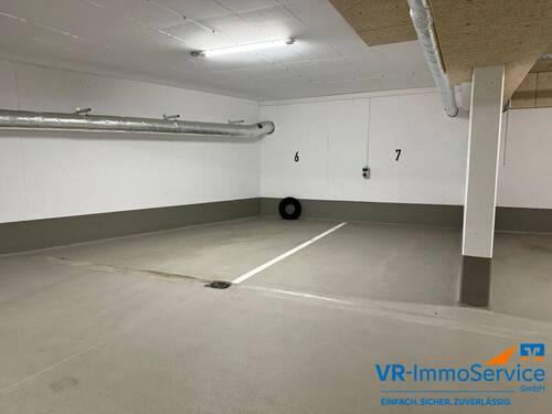 Bild 1 - Mitten in der Stadt trocken und sicher parken - Tiefgaragenstellplatz in Ansbach