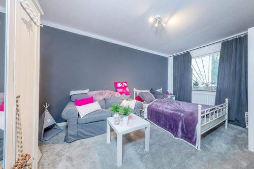 Kinder- oder Arbeitszimmer - 