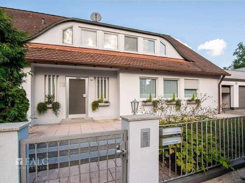 Aussenansicht - 8 Zimmer Mehrfamilienhaus, Wohnhaus in Schwaig bei Nürnberg