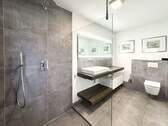 Badezimmer EG komplett erneuert mit Riesendusche - 