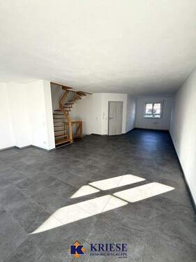 Wohn-/Essbereich mit Küche - 