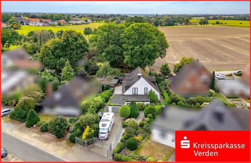 Luftbild - Großzügiges Einfamilienhaus in ruhiger Lage