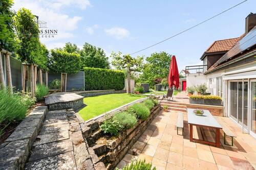Gartenanlage mit Freisitz - 