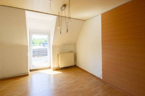 Zimmer mit Zugang Balkon OG links - 