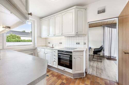 Küche mit Zugang zum Wohn- und Esszimmer - 