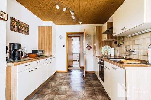 Küche mit Einbauküche - 