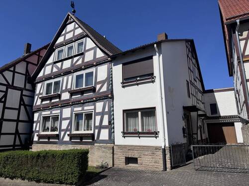 Straßenansicht - Historisches Fachwerkhaus mit Fernblick in zentraler Lage von Wolfhagen