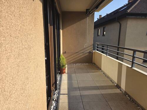 Wettergeschützter Balkon mit Markise - 2 Zimmer Etagenwohnung zur Miete in Bad Kissingen