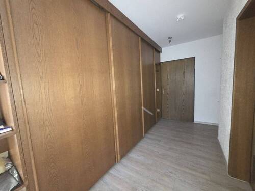 großer Einbauschrank im Flur vorhanden - Etagenwohnung mit 67,00 m&sup2; in Bad Kissingen zur Miete