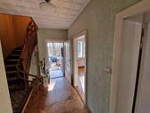 Flur EG mit Treppe - 