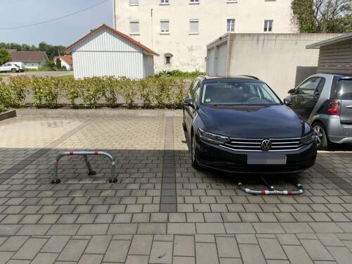 Zwei dazugehörende Stellplätze - 