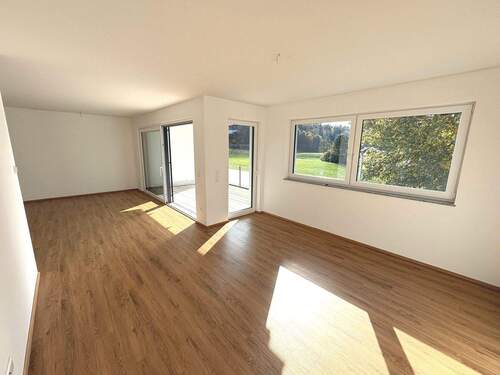 Wohnraum mit Küche - 4 Zimmer Etagenwohnung zum Kaufen in Tettnang